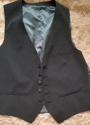 Класична чорна жилетка