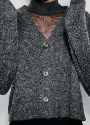 Трикотажный свитер с полупрозрачной вставкой от zara, размер xl