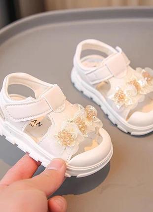 Гарні босоніжки