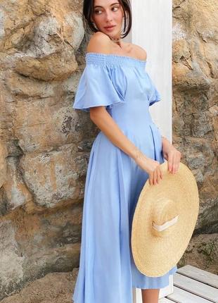 Легка літня сукня блакитного кольору