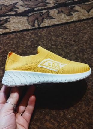 Дитячі кросівки