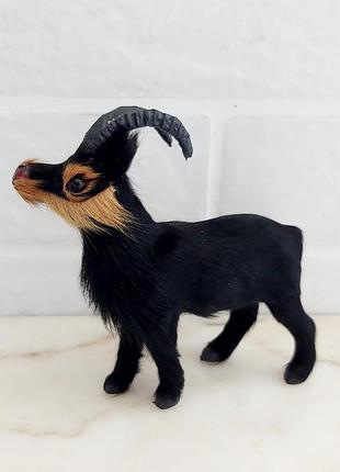 Статуетка горний козел 2