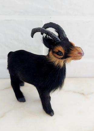 Статуетка горний козел