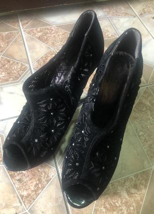 Туфлі каблуки