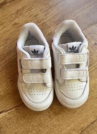 Кросівки adidas оригінал на малюка приблизно 1,5-2 років.