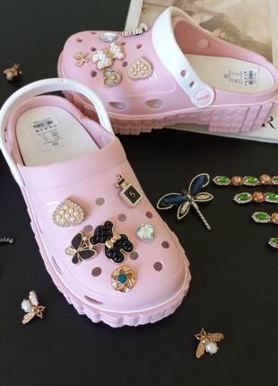 Кроксы женские с джибитсами