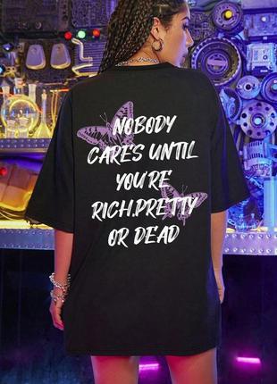 Черная футболка женская оверсайз с принтами5 фото