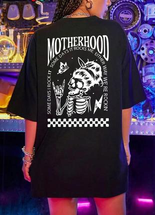 Черная футболка женская оверсайз с принтами2 фото