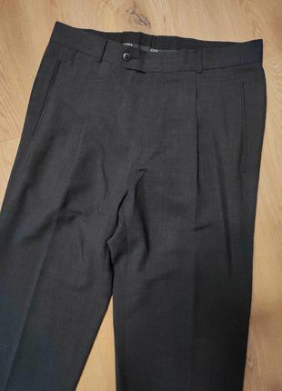 Брюки брюки мужские темно серые классические со стрелками широкие hugo boss man, размер м