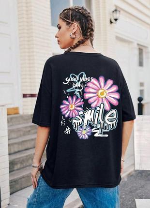Черная футболка женская оверсайз с принтами2 фото