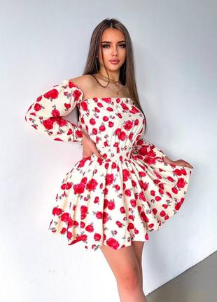 Женское платье с цветами