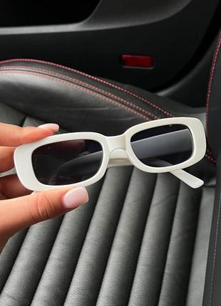 Білі жіночі вузькі сонцезахисні окуляри
