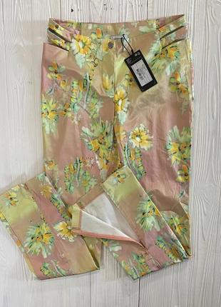 Жіночі брюки від weekday