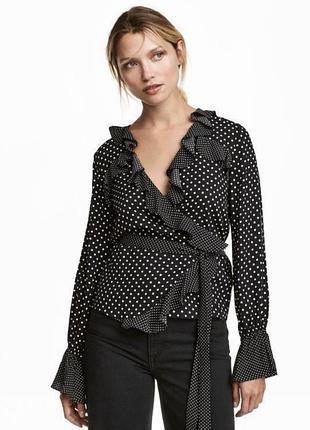 Блуза h&m в горошок у горох з рюшами на запах на затин жіноча віскозна натуральна чорна