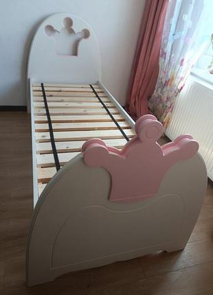 Дизайнерське ліжко для дівчинки