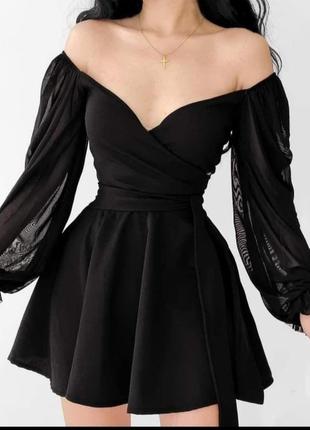 Красивое маленькое черное платье