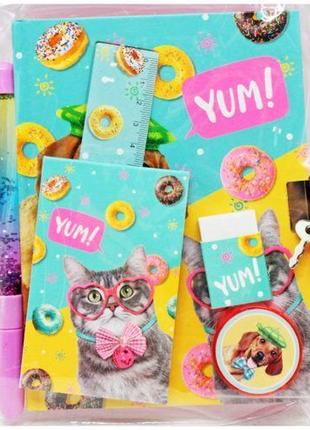 Подарочный набор канцелярии "пес, кот и пончики"
