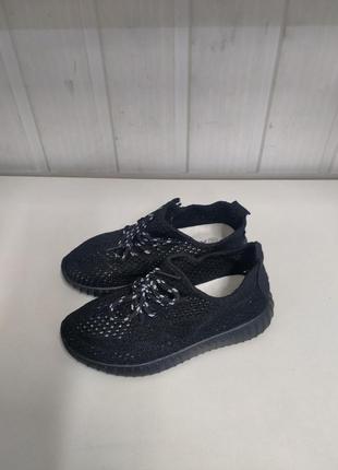 Макассины подростковые, легкие, с шнурками.и-5780.
размеры:31-36.
ціна-370грн