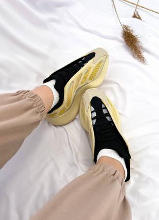 Жіночі кросівки adidas yeezy boost 700 v3 srphym yellow
