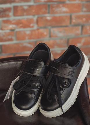 Чорні кросівки fila shoes limitato