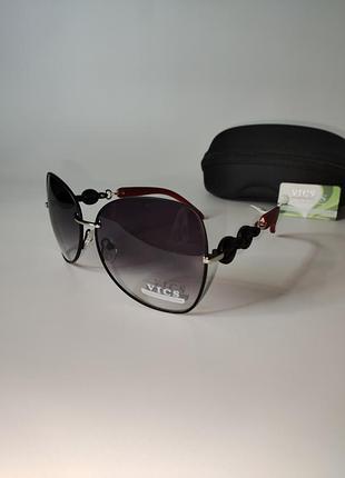 🕶️👓 vics sunglasses red and black 🕶️👓