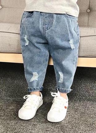 Шикарна модель джинсів на хлопчика на весну/літо.