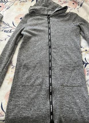 Легка серенька кофточка