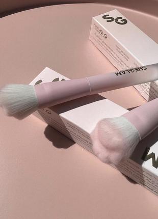 Кисть для нанесения жидких текстур в виде лапки sheglam