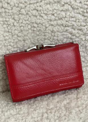 Красный небольшой кожаный кошелек marco coverna
