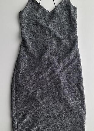 Вечернее платье bershka . с переплетами на спинке.