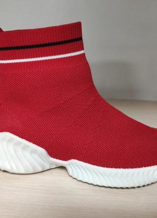 Высокие кроссовки из ткани,кеды красные
