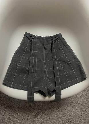 Базовые классические шорты cropp в стиле zara mango h&m