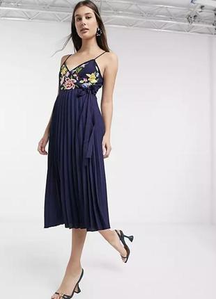 Asos супер сукня плісе з вишивкою і біркою