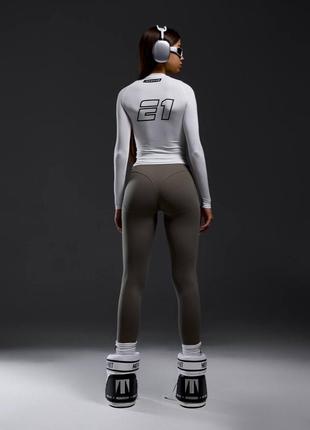 Кофта лонгслив дыня облегающая по фигуре свитшот нашивки патчи накат рисунок спорт...