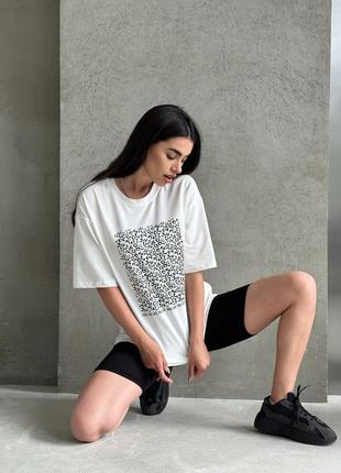 Жіноча футболка з модним леопардовим принтом білий 48-50
