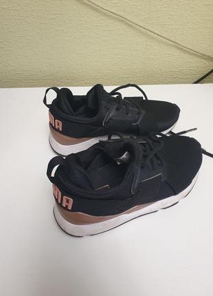 Стильні кросівки puma