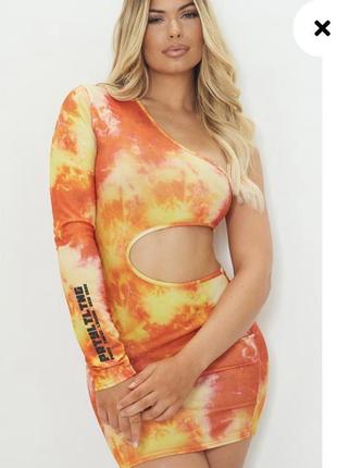 Крутое стильное платье с вырезом на талии