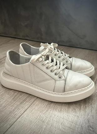 Білі шкіряні кеди кросівки attizzare