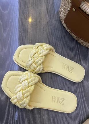 Шльопанці zara