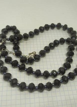 Стеклянные бусы с гранеными бусинами.  1 низка