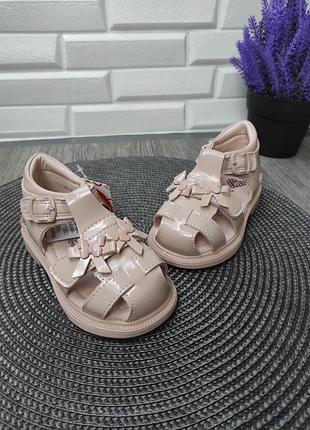 Босоніжки для дівчинки
