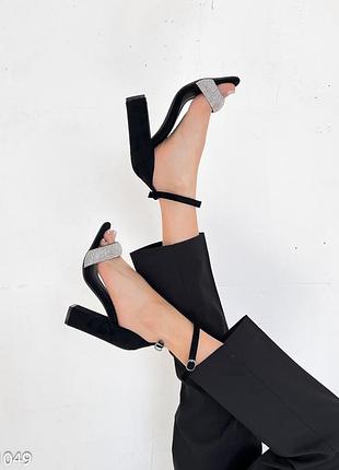 Босоніжки на вихід декоровані камінцями4 фото