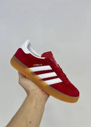 Женские кроссовки adidas gazelle red