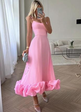Розовое платье с сборкой
