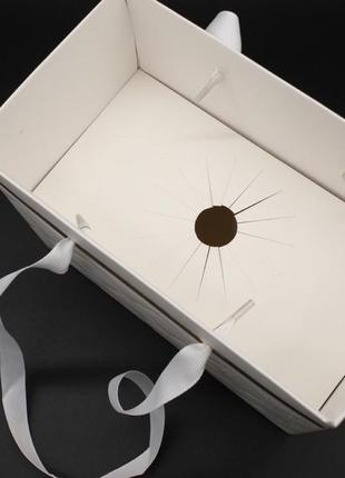 Подарункова коробка для квітів із ручками. колір білий. 18х10х15см4 фото
