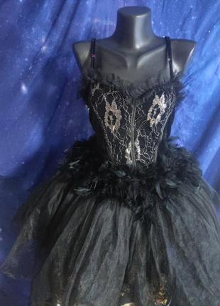 Готическое бархатное велюровое платье пачка с перьями черный лебедь ворон