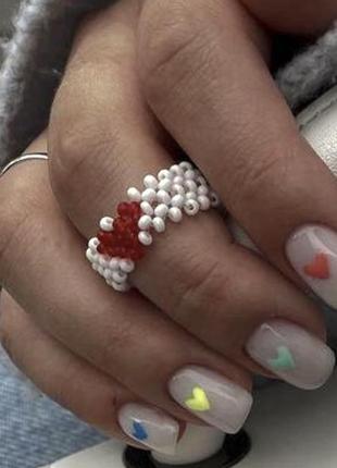 Кольцо чёрное с сердечком сердцем золотистое из бисера плетеное широкое украшение