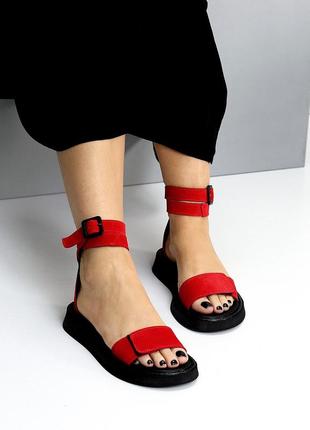Красные босоножки, низкая черная платформе с декором в виде косички, натуральная замша украина, нови