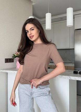 Базова однотонна футболка