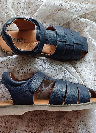 Кожаные закрытые босоножки сандалии lamino